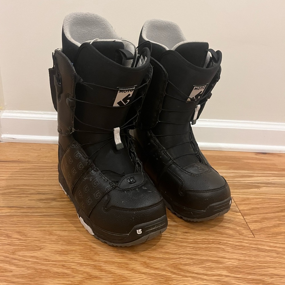 Burton moto snowboarding boots size 8.5 USA